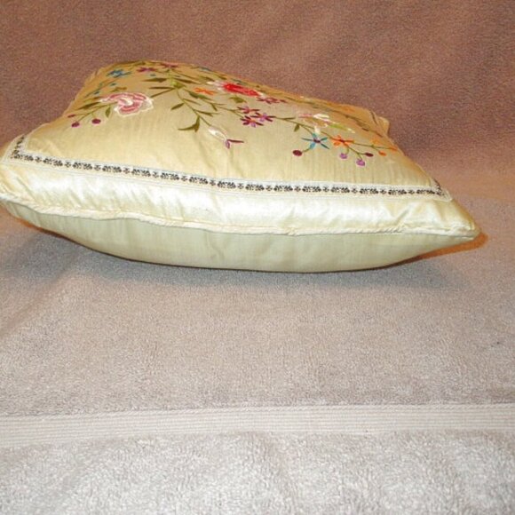 Vtg Embroidered Accent Throw Pillow Satin Floral Cottagecore Boudior Regency MCM - Picture 7 of 8